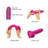 Gode fuchsia Strap-on-me posé montrant sa longueur totale de 19 cm
